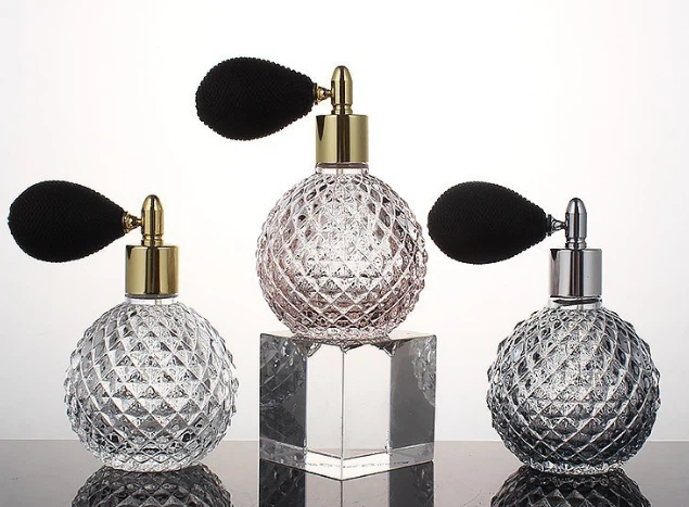 Klassik engil hashamatli Retro havo yostig'i parfyum shishasi Shaffof shisha buzadigan amallar shishasi rangli Portativ parfyumeriya dispenseri Ananas shishasi moslashtirilgan bo'lishi mumkin, rangni purkash mumkin. Qoplangan bo'lishi mumkin, turli xil texnik xususiyatlar, turli xil buzadigan amallar qismlari. Chiroyli va Saxiy, Yoqimli